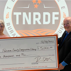 From left to right : JoAnne White representative for Imagination Library and Bob Duncan Chairman of TNRDF